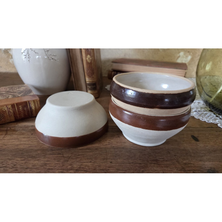 Suite de trois bols en grès