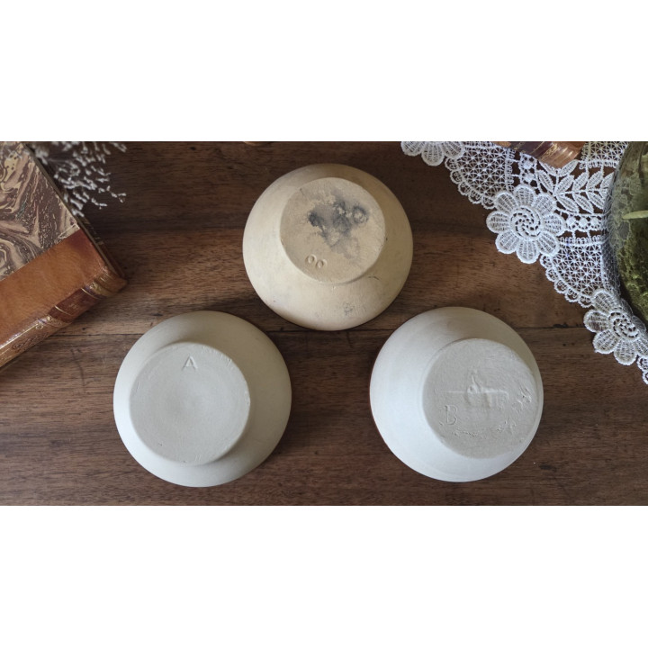 Suite de trois bols en grès
