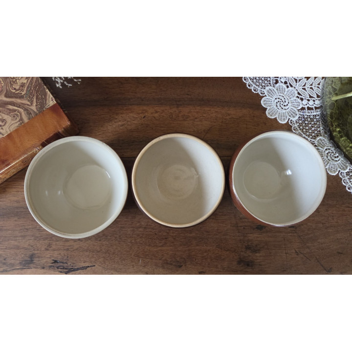 Suite de trois bols en grès
