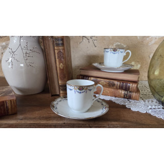 Duo de tasses anciennes en porcelaine