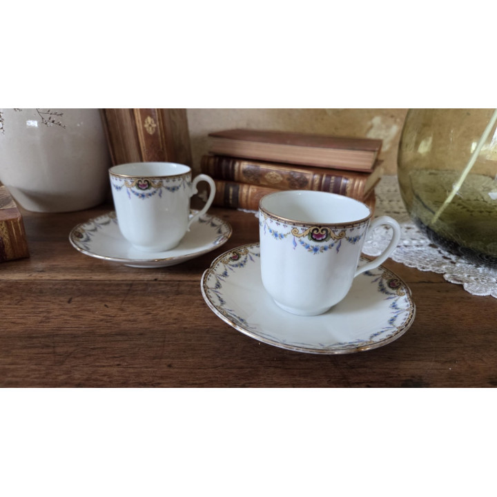 Duo de tasses anciennes en porcelaine