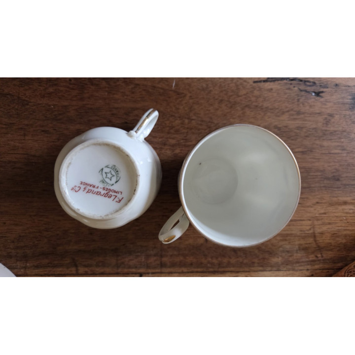 Duo de tasses anciennes en porcelaine