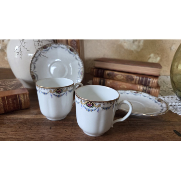 Duo de tasses anciennes en porcelaine
