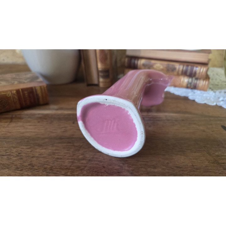 Grande main baguier de couleur rose