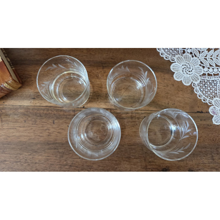 Ensemble de 4 verres gravés