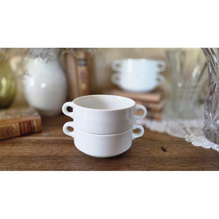 Duo de tasses à oreilles en porcelaine