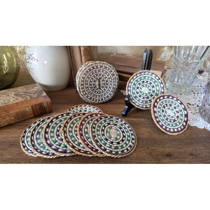 Ensemble de 12 sous-verres en rotin dans leur étui