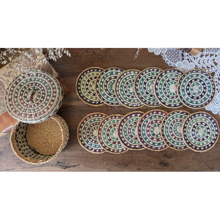 Ensemble de 12 sous-verres en rotin dans leur étui