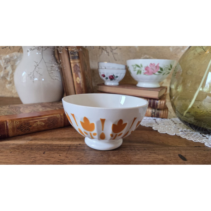 Bol à pied Digoin à motifs tulipe orange.