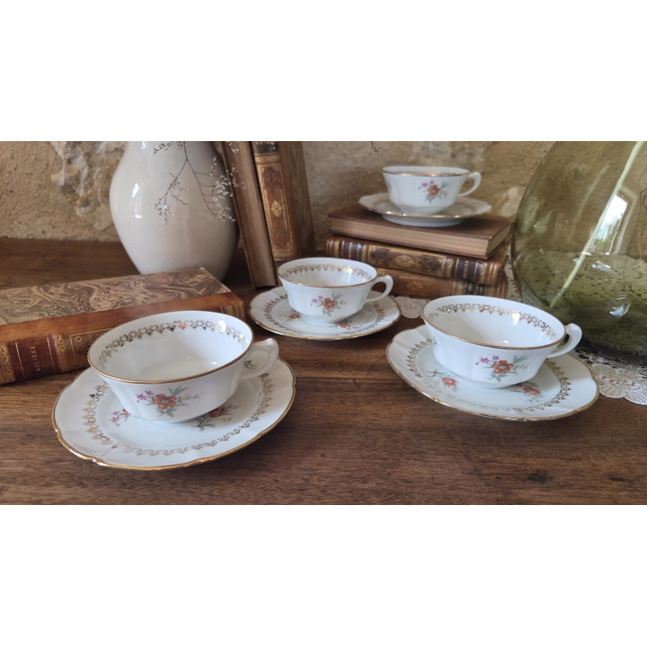 Ensemble de tasses fleuries en porcelaine