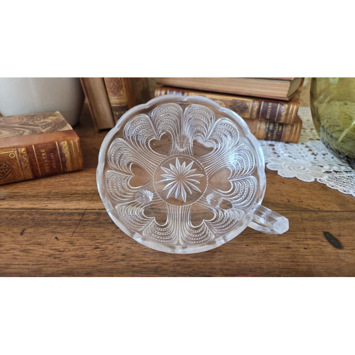 Coupelle en verre pressé