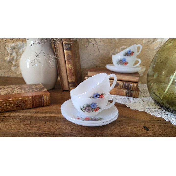 Duo de tasses Arcopal motif liseron.