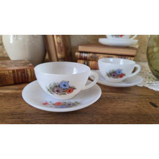 Duo de tasses Arcopal motif liseron.