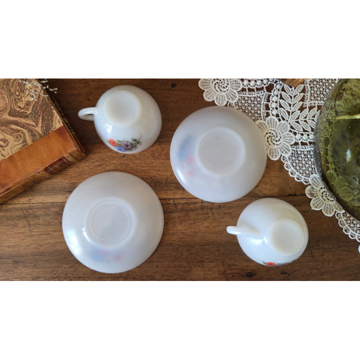 Duo de tasses Arcopal motif liseron.